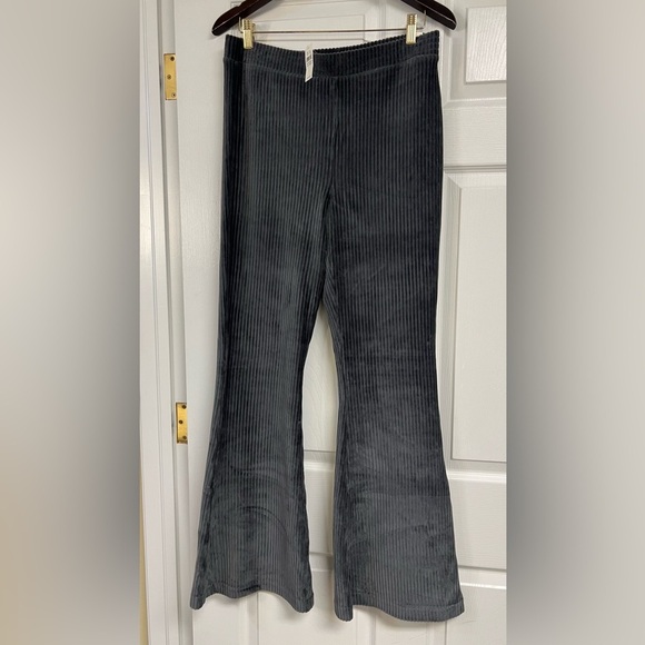NWT Aerie Groove-On Ribbed Velour Flare Pants Charcoal Grey women’s size L - Picture 8 of 10